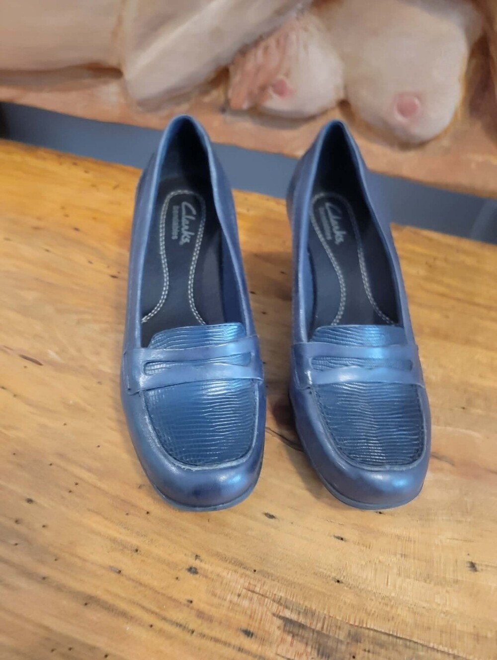 Clarks Bendables Sz 7 Leather Navy Blue Heeled Loafer Pumps